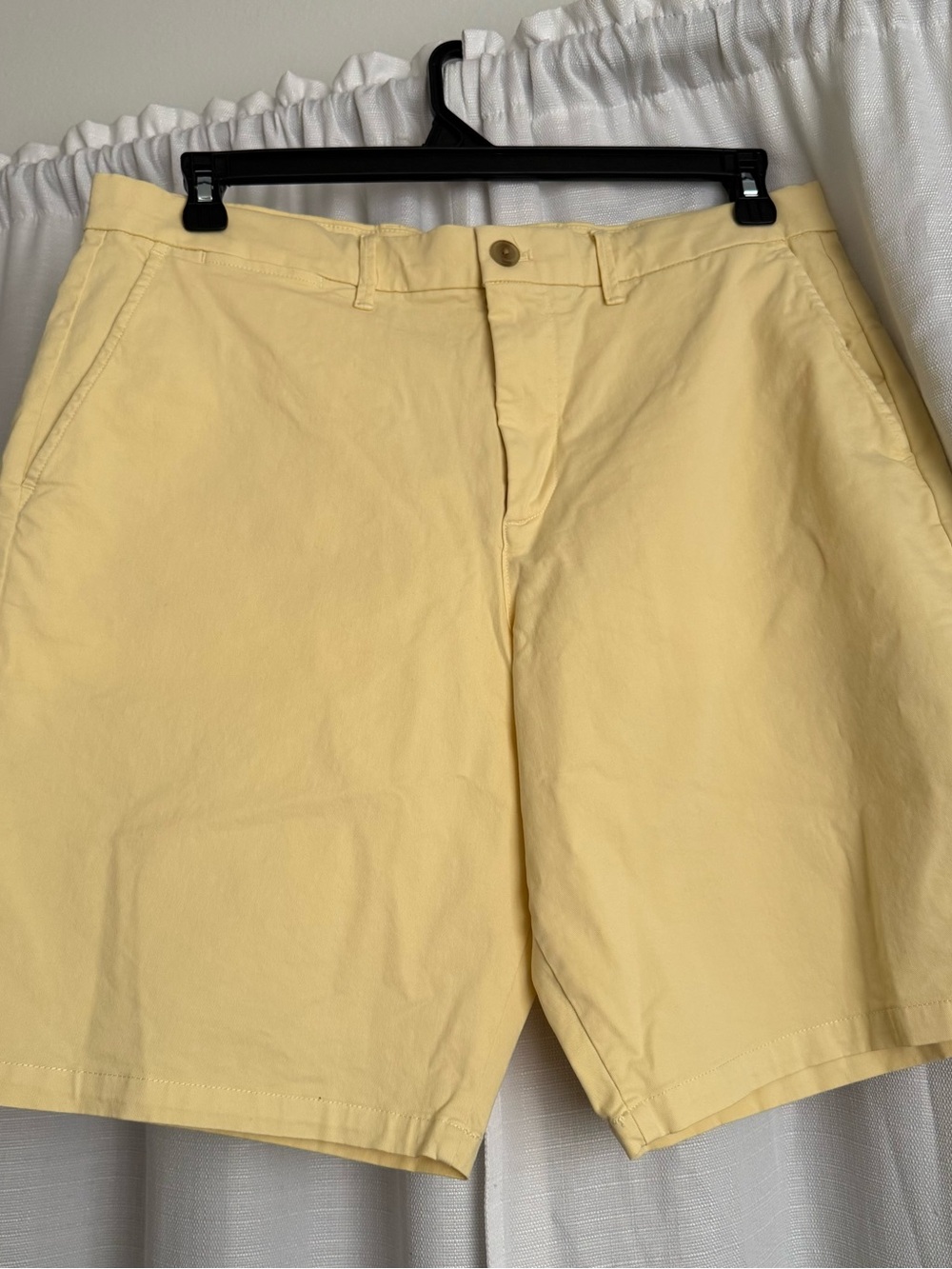 Men's GAP Casual Chino Shorts - Pale Yellow